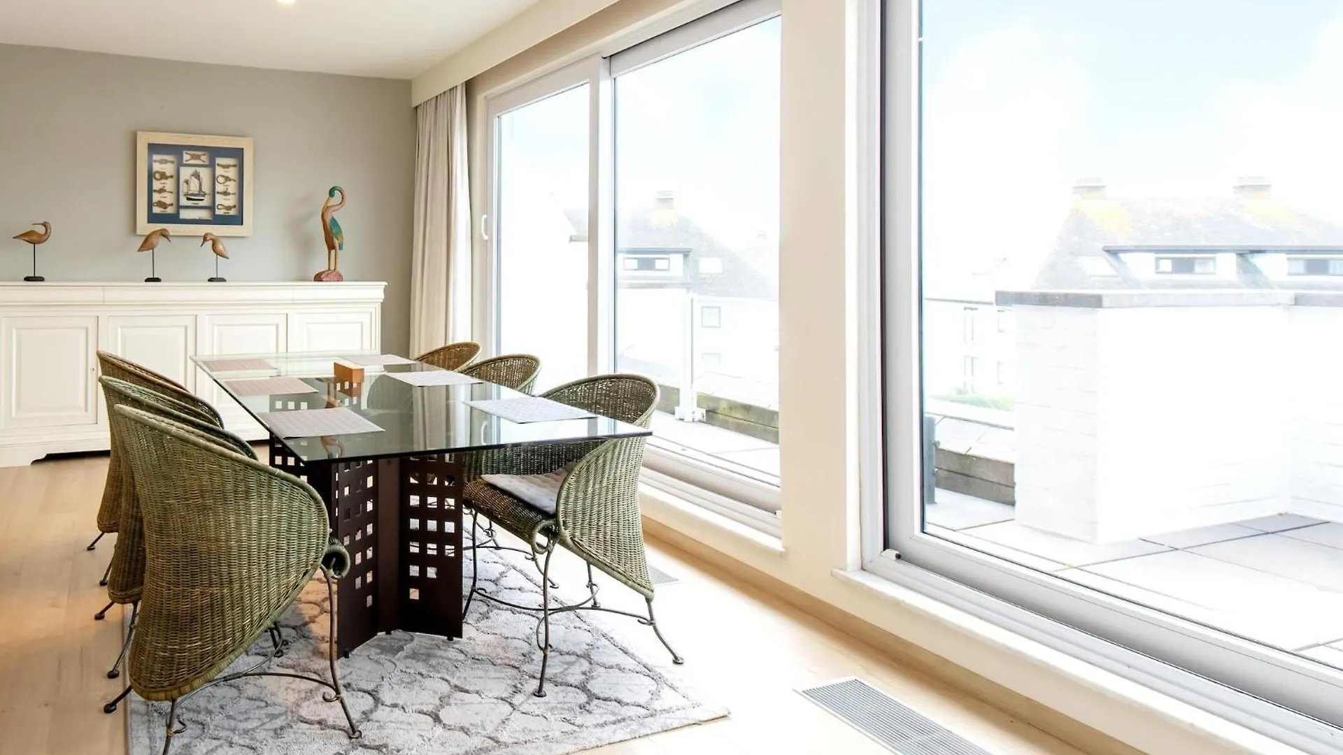 Spacious Apartment With Terrace Middelkerke