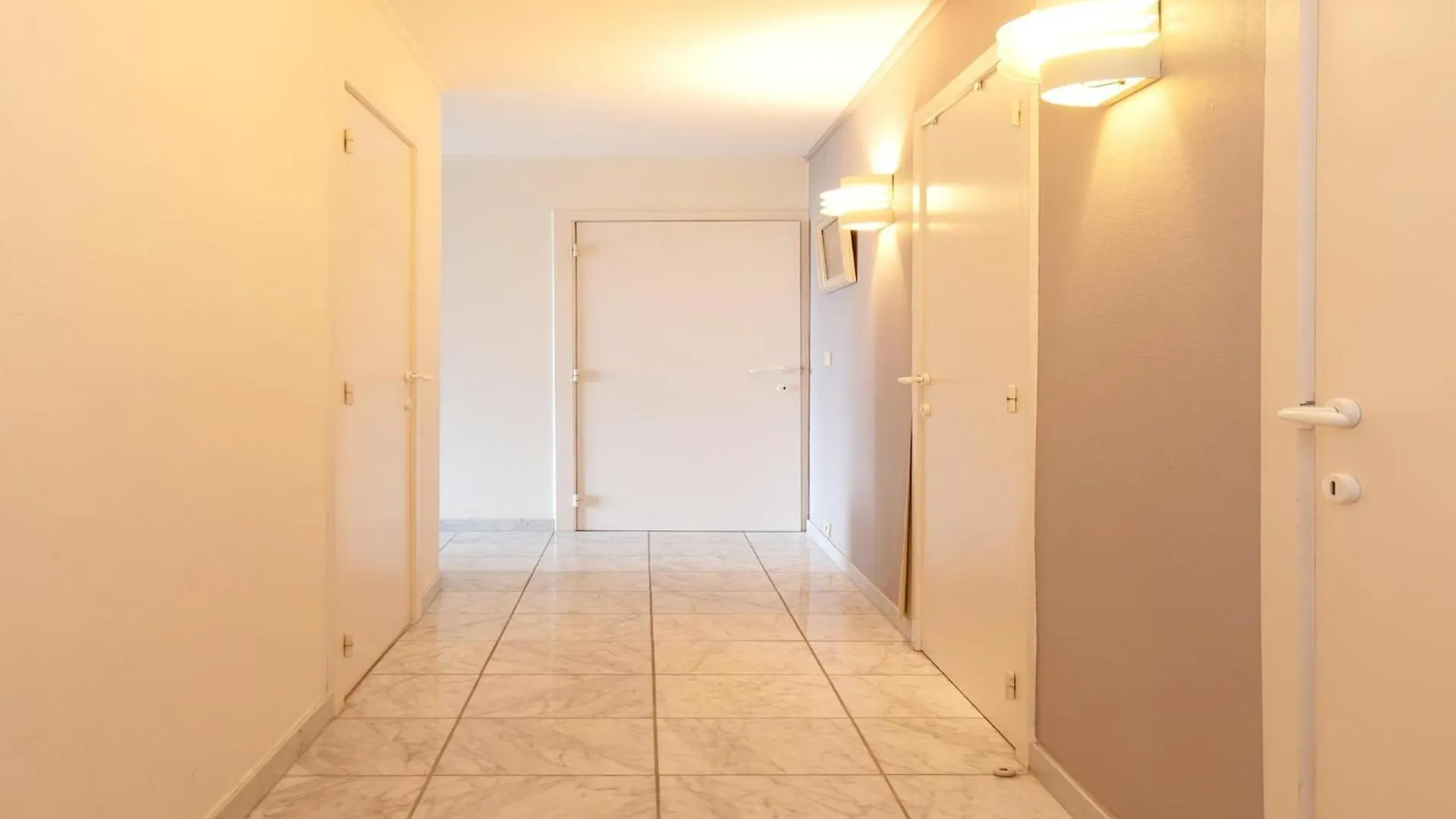 Spacious Apartment With Terrace Middelkerke