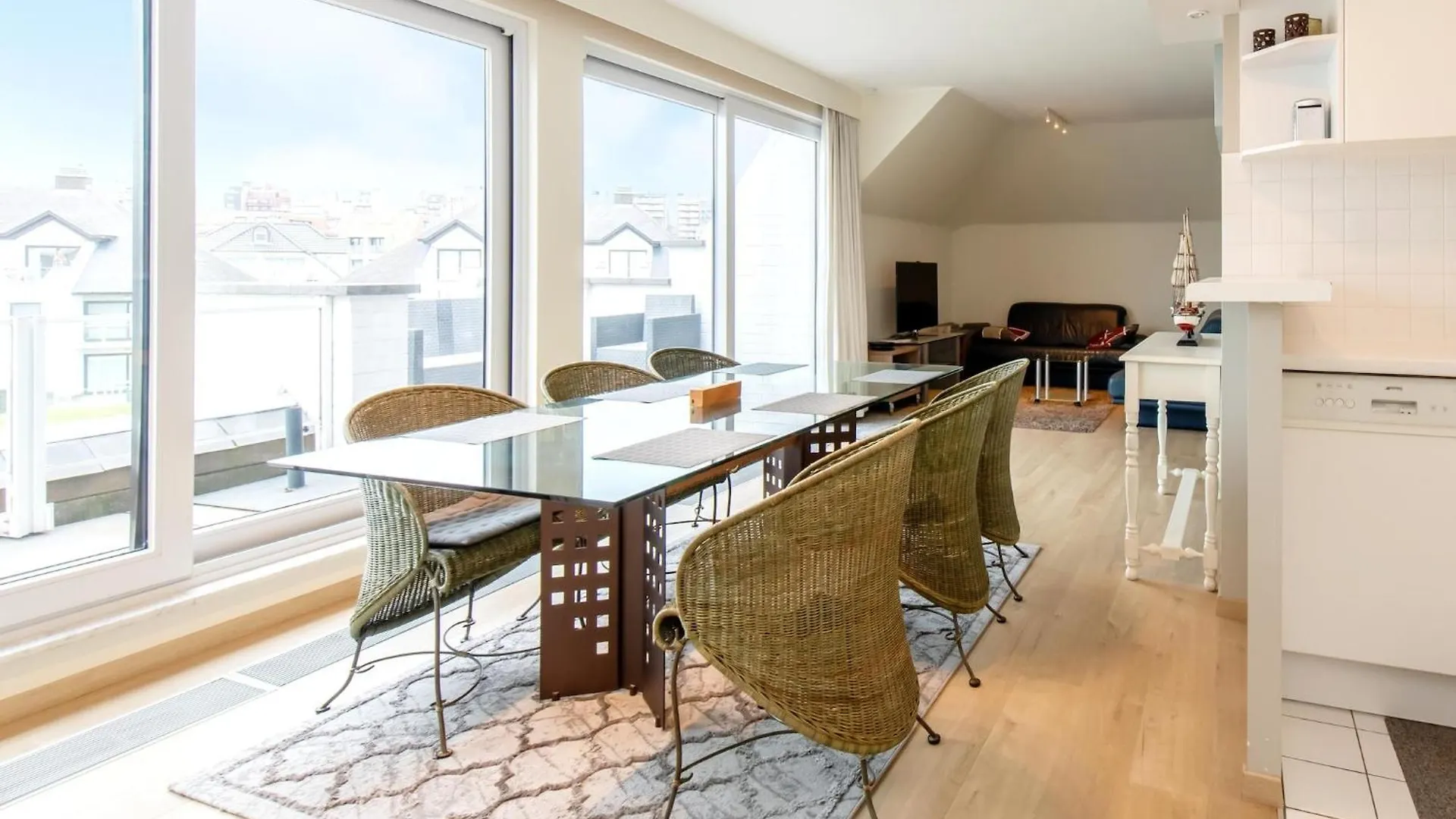 Spacious Apartment With Terrace Middelkerke
